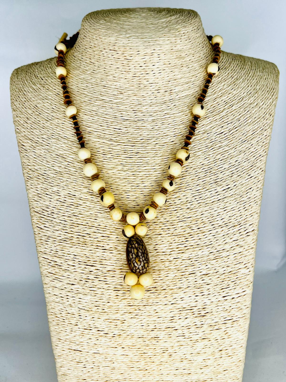 COLLAR ORGÁNICO RAÍCES PRECIOSAS