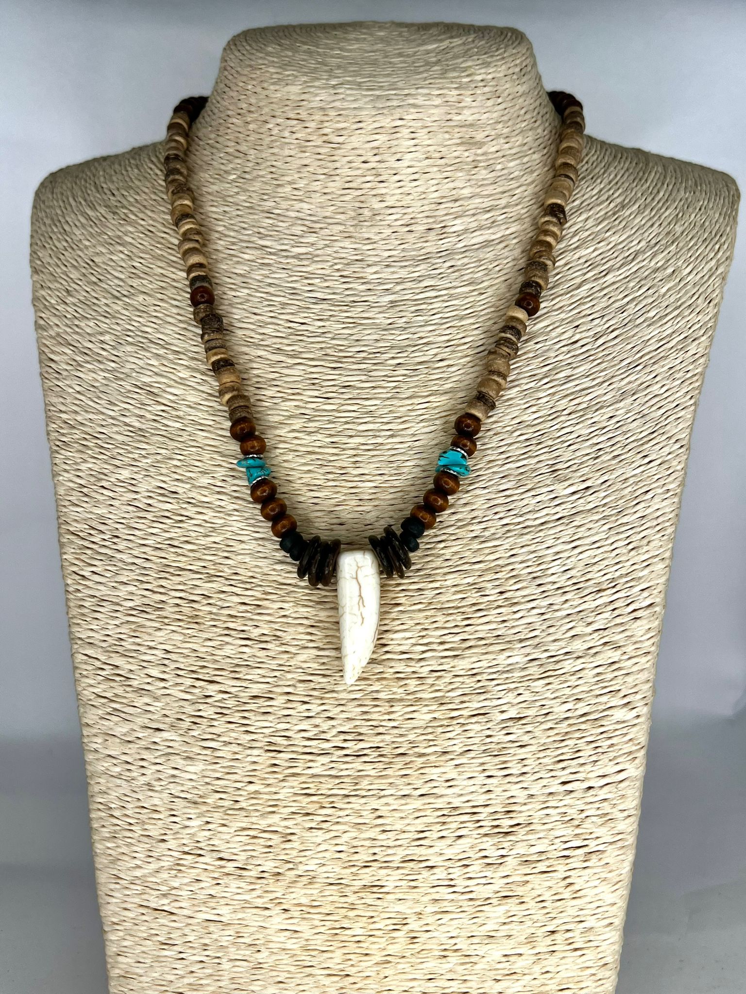 COLLAR TRIBAL COLMILLO