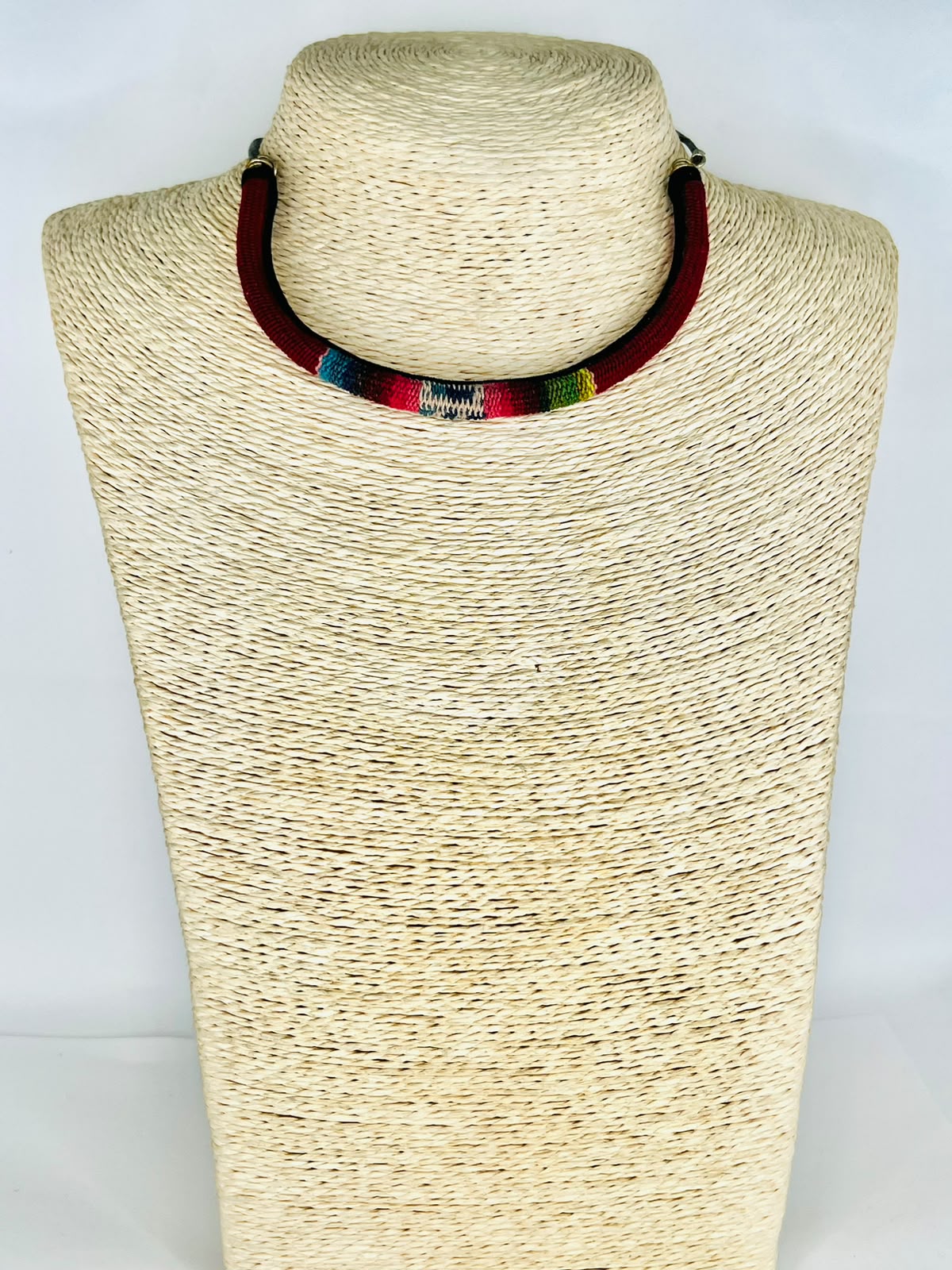 COLLAR CHOKER ÉTNICO RÍGIDO CON TEXTIL GUATEMALTECO