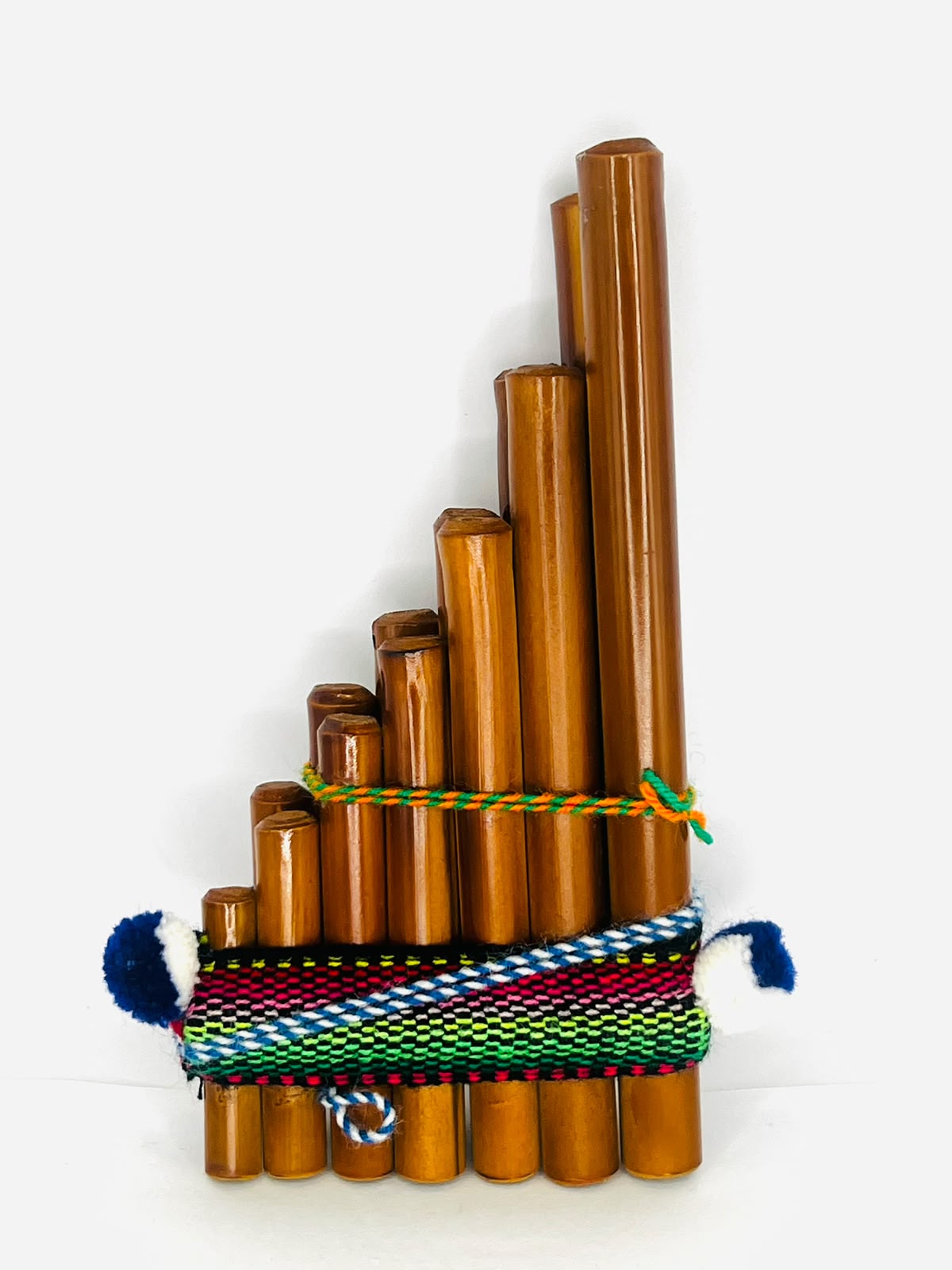 FLAUTA ZAMPOÑA ANDINA MINIMALISTA CON TEXTIL TRADICIONAL